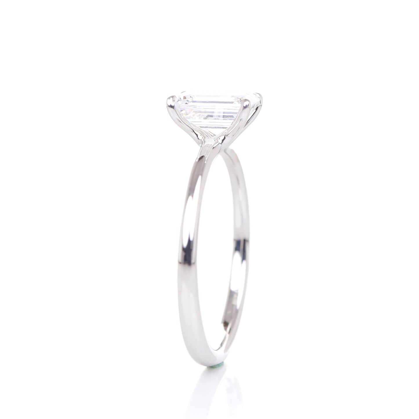 Delicate Iago Emerald 1-carat White Gold