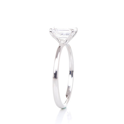 Delicate Iago Emerald 1-carat White Gold