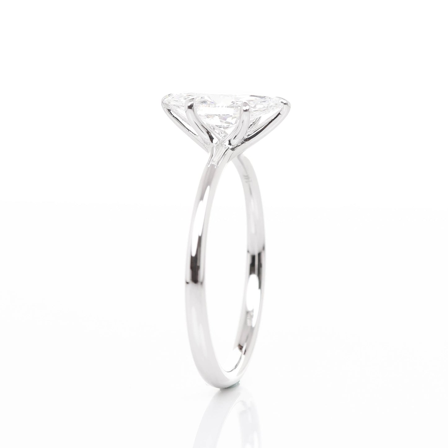 Delicate Iago Marquise 1-carat White Gold