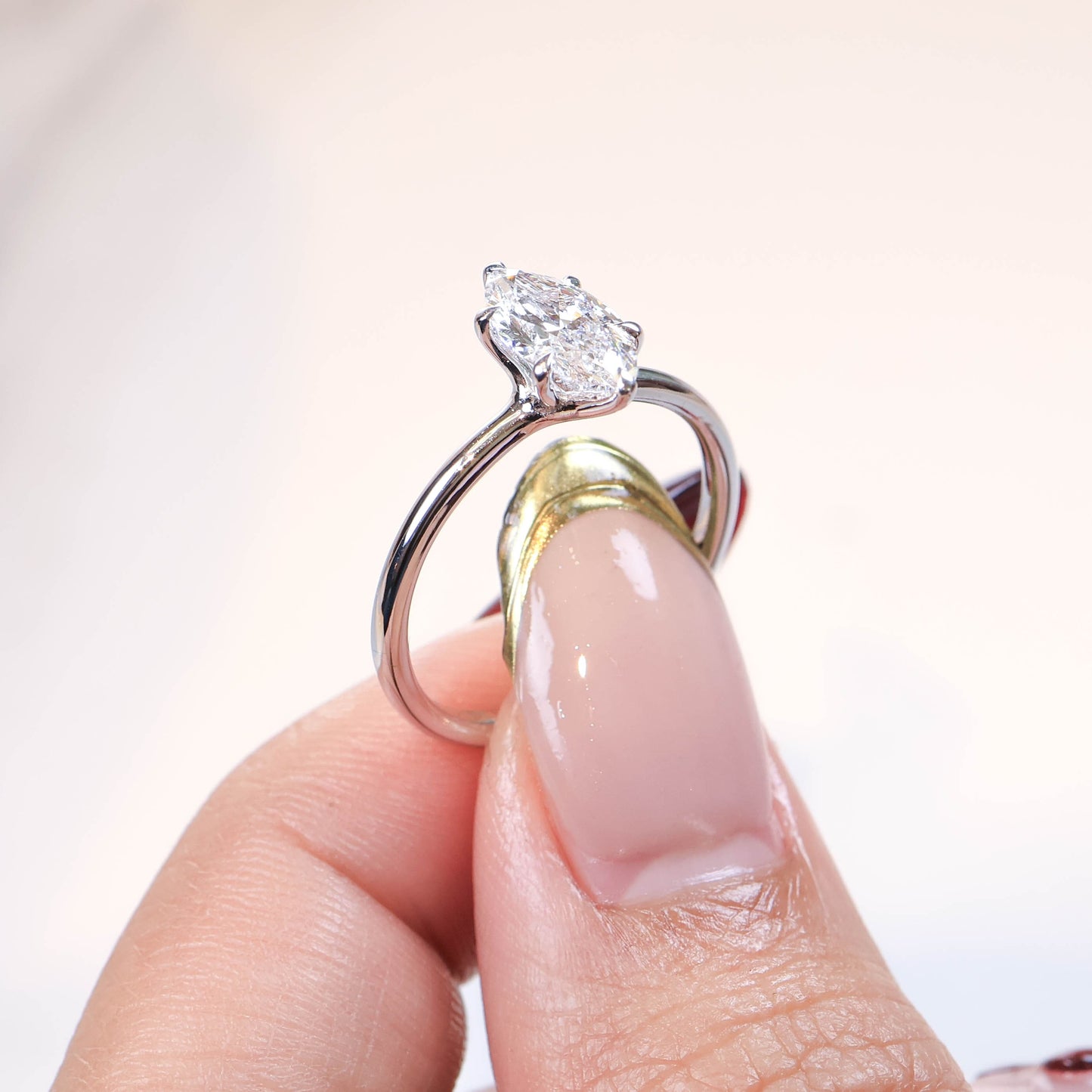 Delicate Iago Marquise 1-carat White Gold