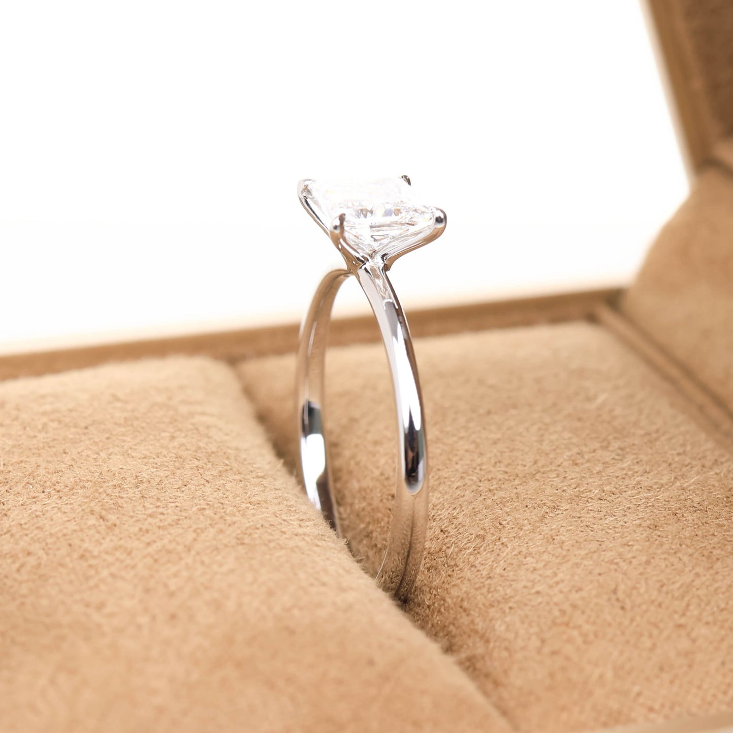 Delicate Iago Princess 1-carat White Gold