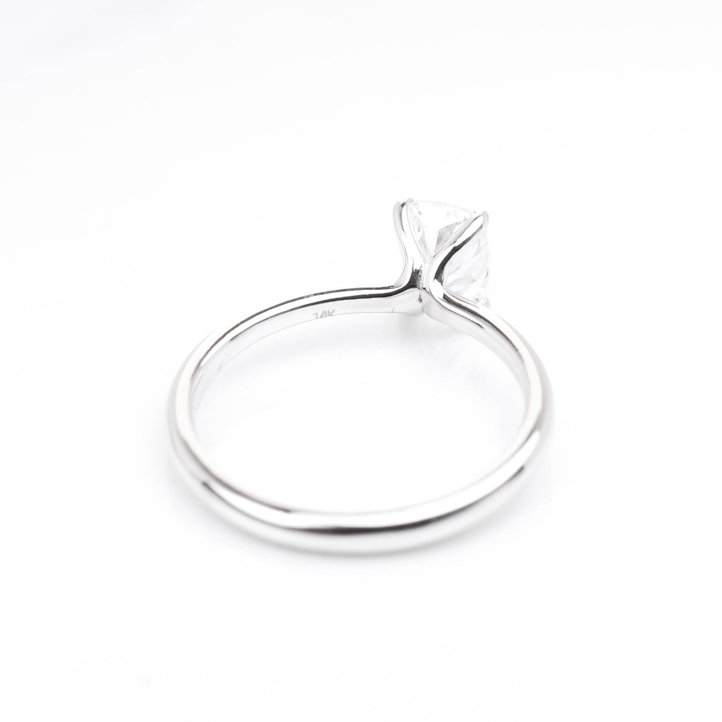 Delicate Iago Elongated Cushion 1-carat White Gold