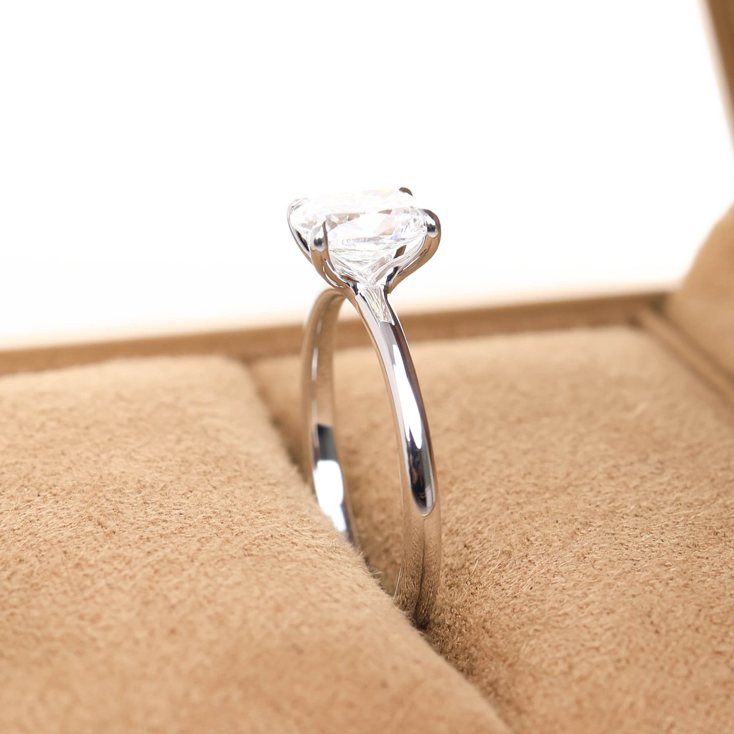Delicate Iago Elongated Cushion 1-carat White Gold