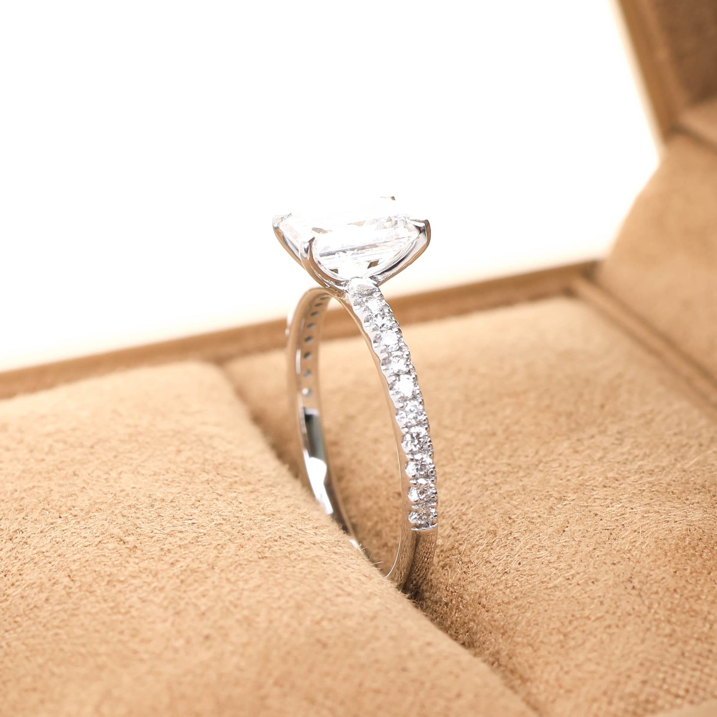 Delicate Blythe Emerald 1-carat White Gold
