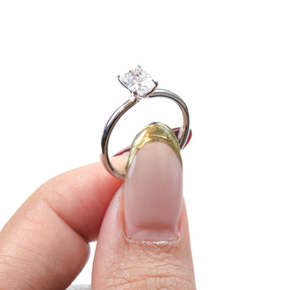 Delicate Iago Elongated Cushion 1-carat White Gold