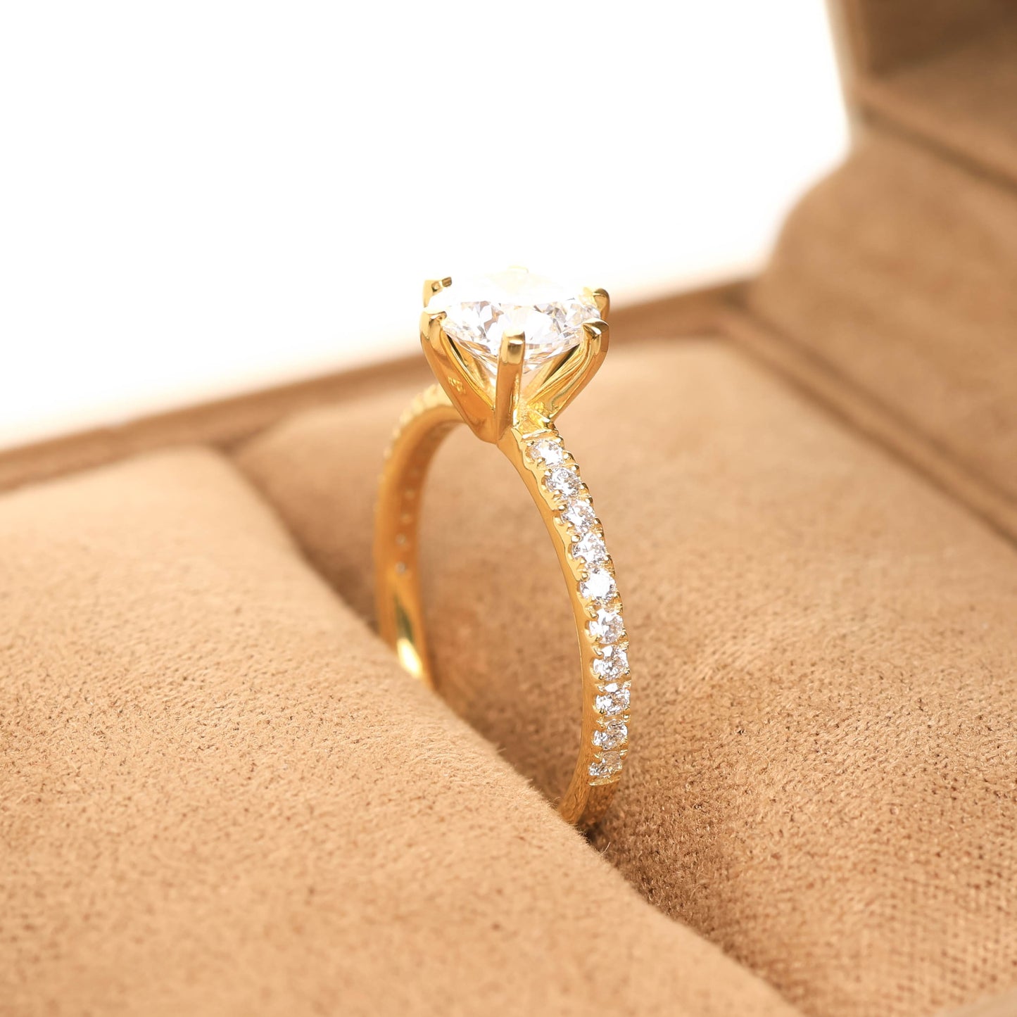 Delicate Blythe 1-carat Yellow Gold