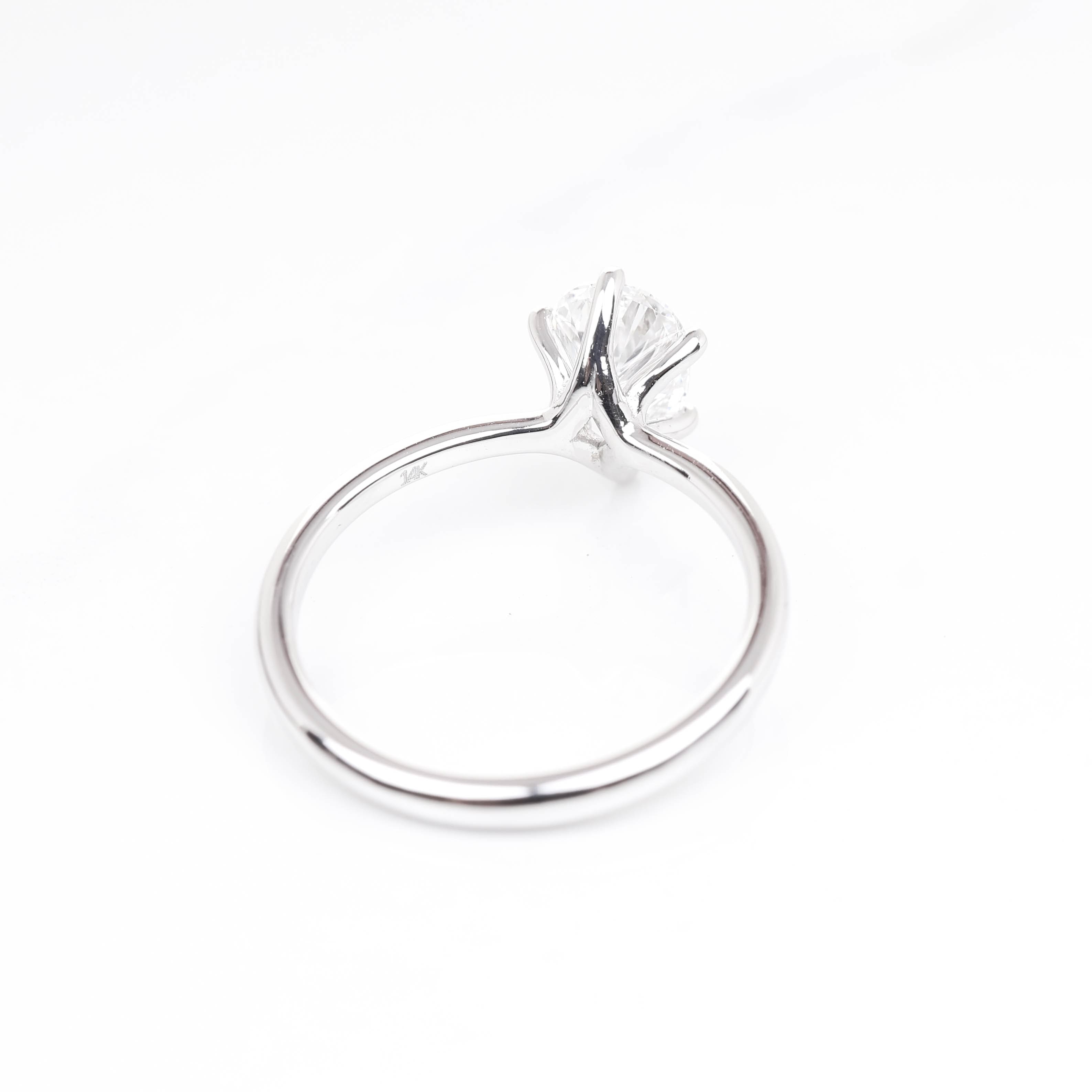 Delicate Iago Pear 1-carat White Gold