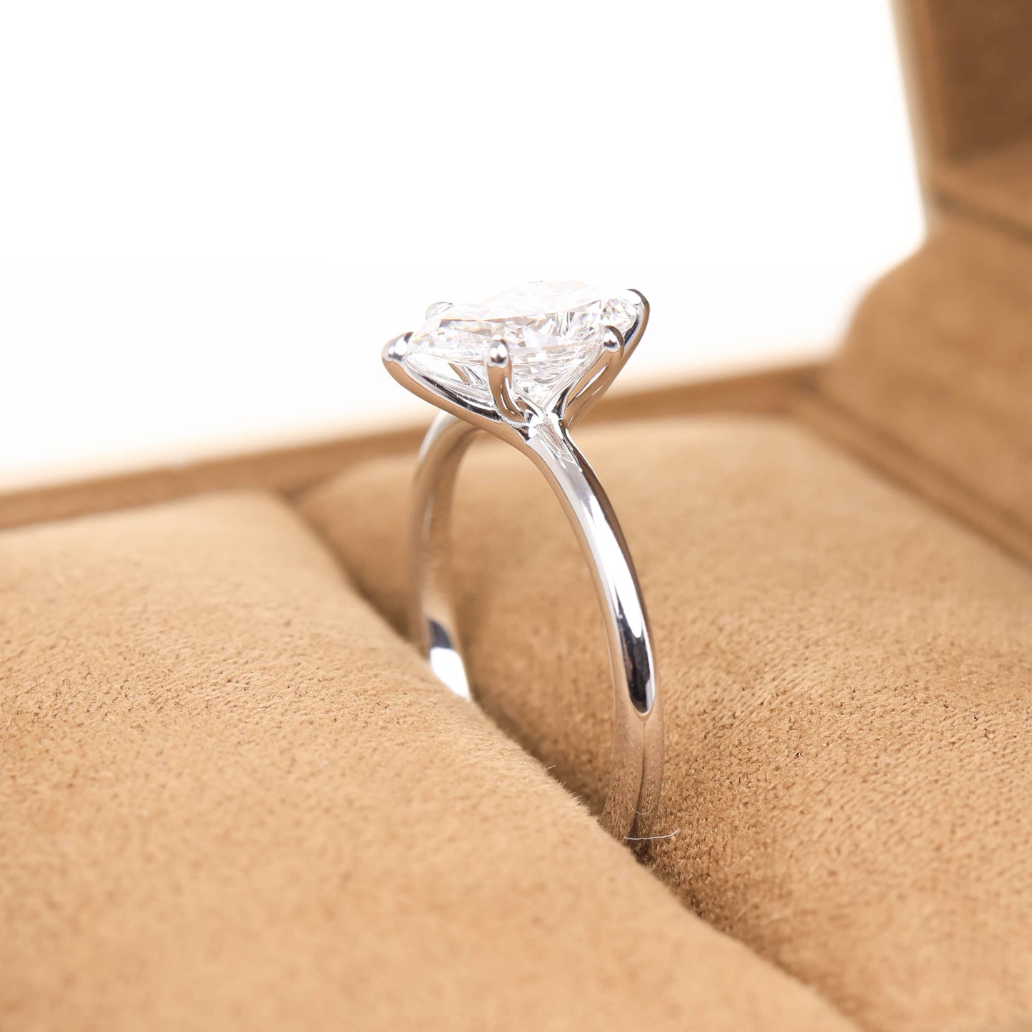 Delicate Iago Pear 1-carat White Gold