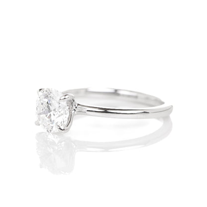 Delicate Iago 1-carat White Gold