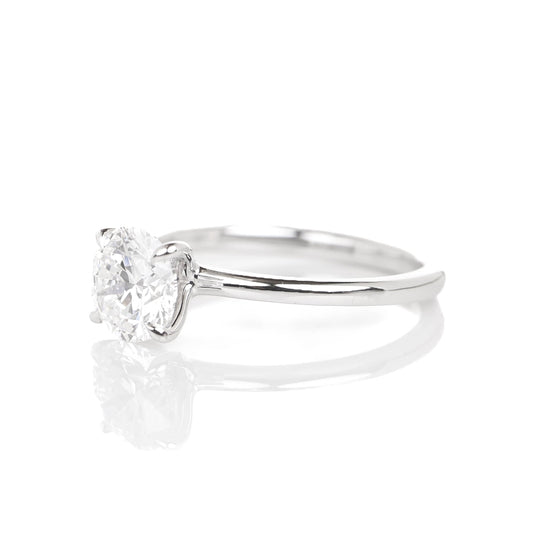 Delicate Iago 1-carat White Gold