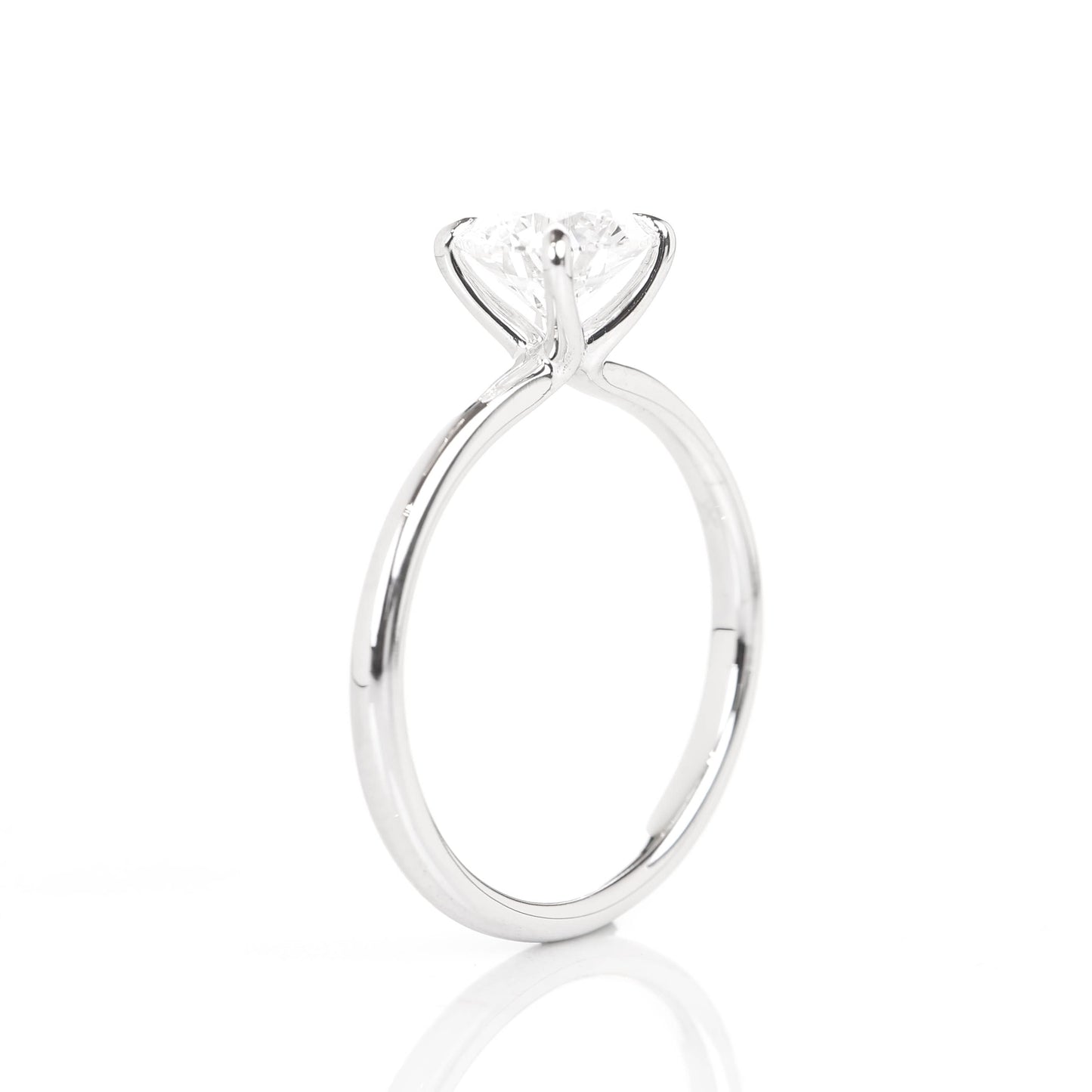 Delicate Iago 1-carat White Gold