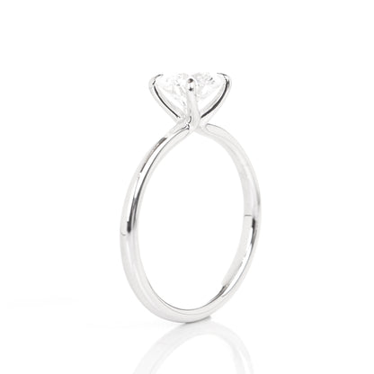 Delicate Iago 1-carat White Gold