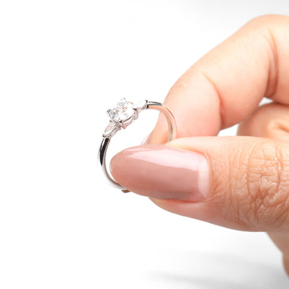 Delicate Cressilia 0.50-carat White Gold