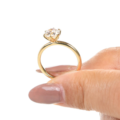 Delicate Hedwig 1-carat Yellow Gold