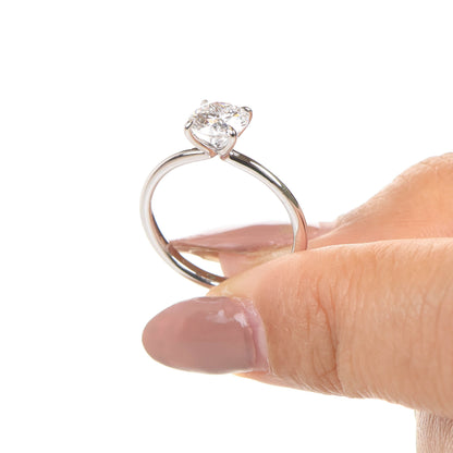 Delicate Iago 1-carat White Gold