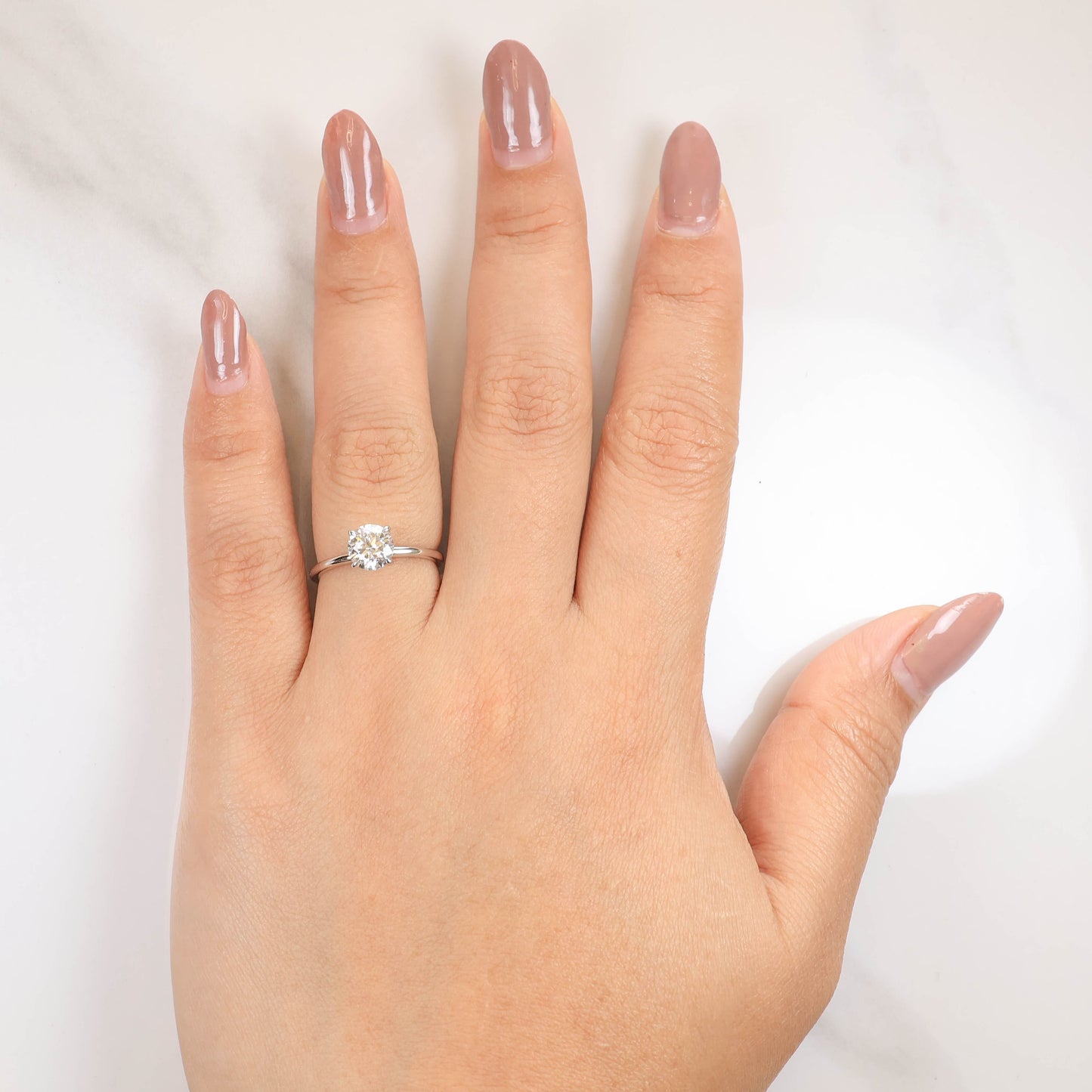 Delicate Iago 1-carat White Gold