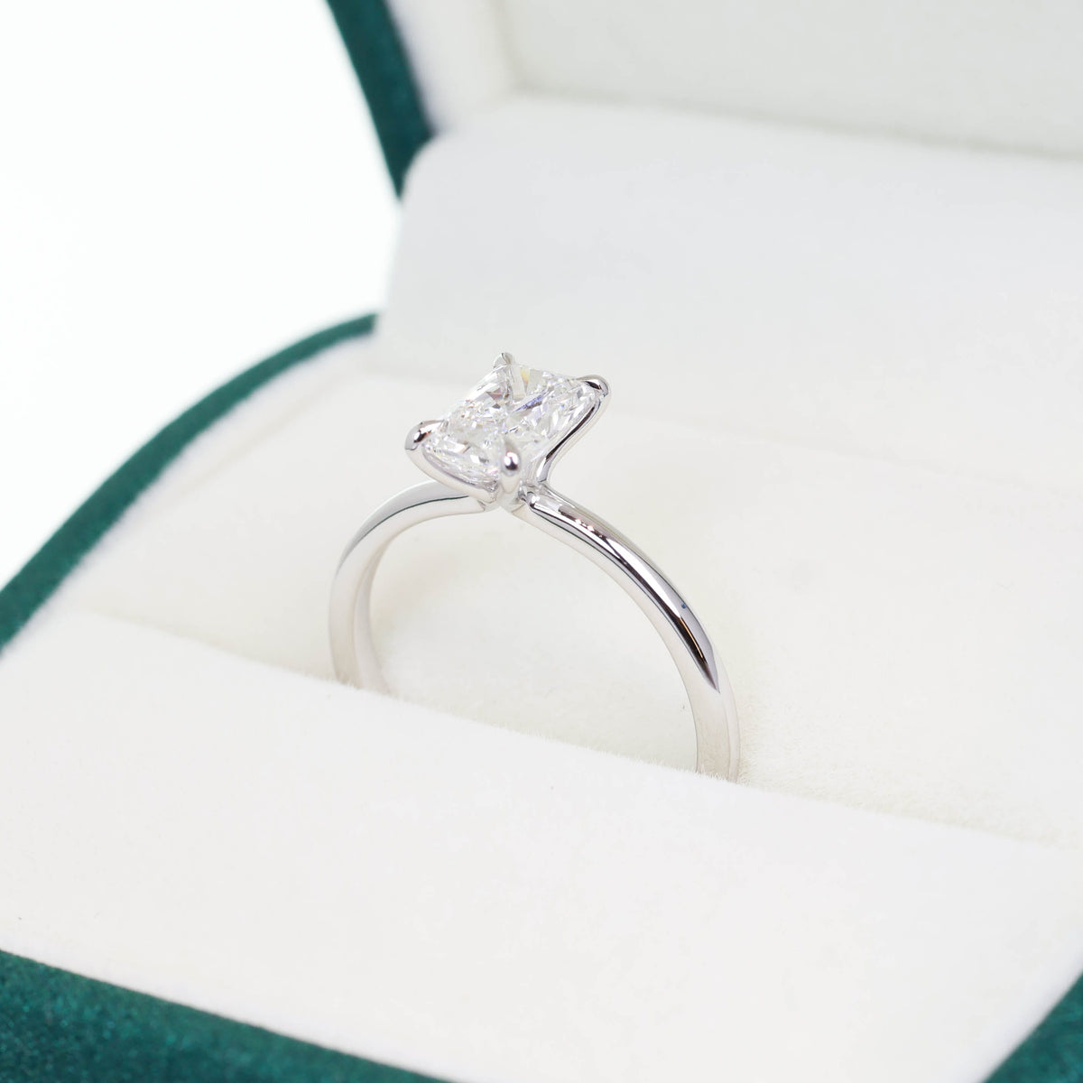 Delicate Iago Radiant 1-carat White Gold