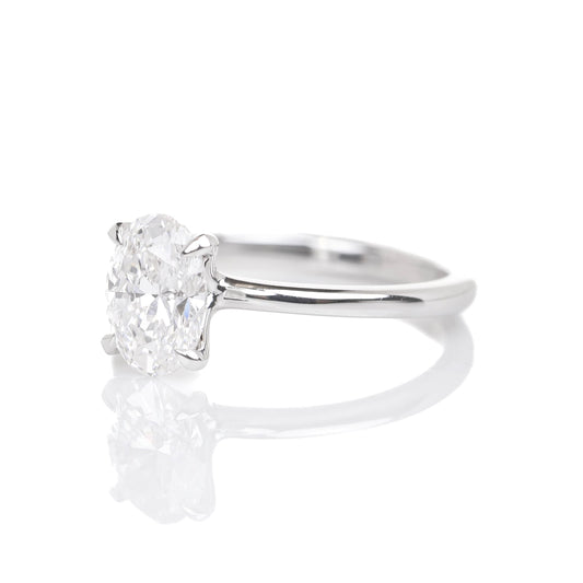 Delicate Iago Oval 1-carat White Gold
