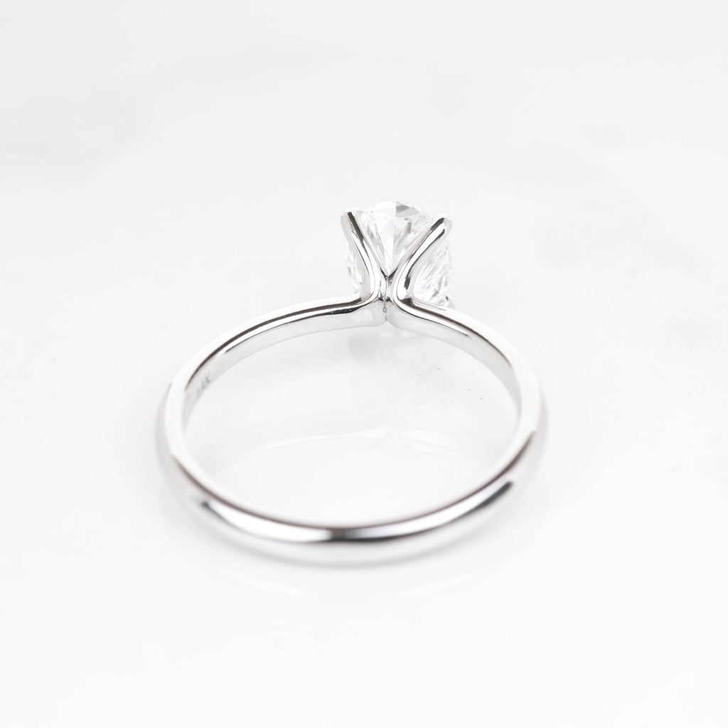 Delicate Iago Oval 1-carat White Gold