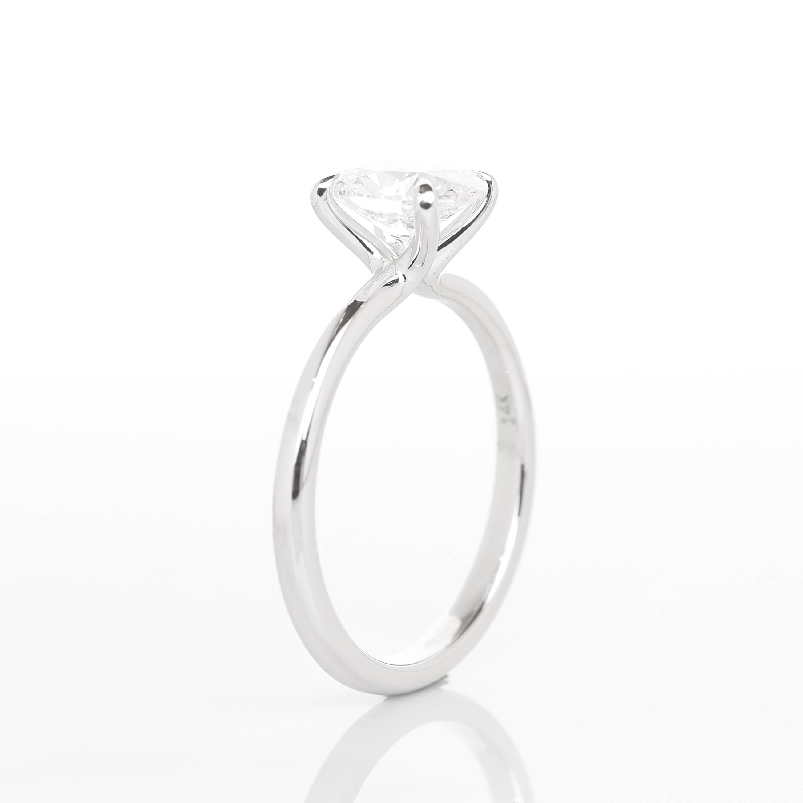 Delicate Iago Oval 1-carat White Gold