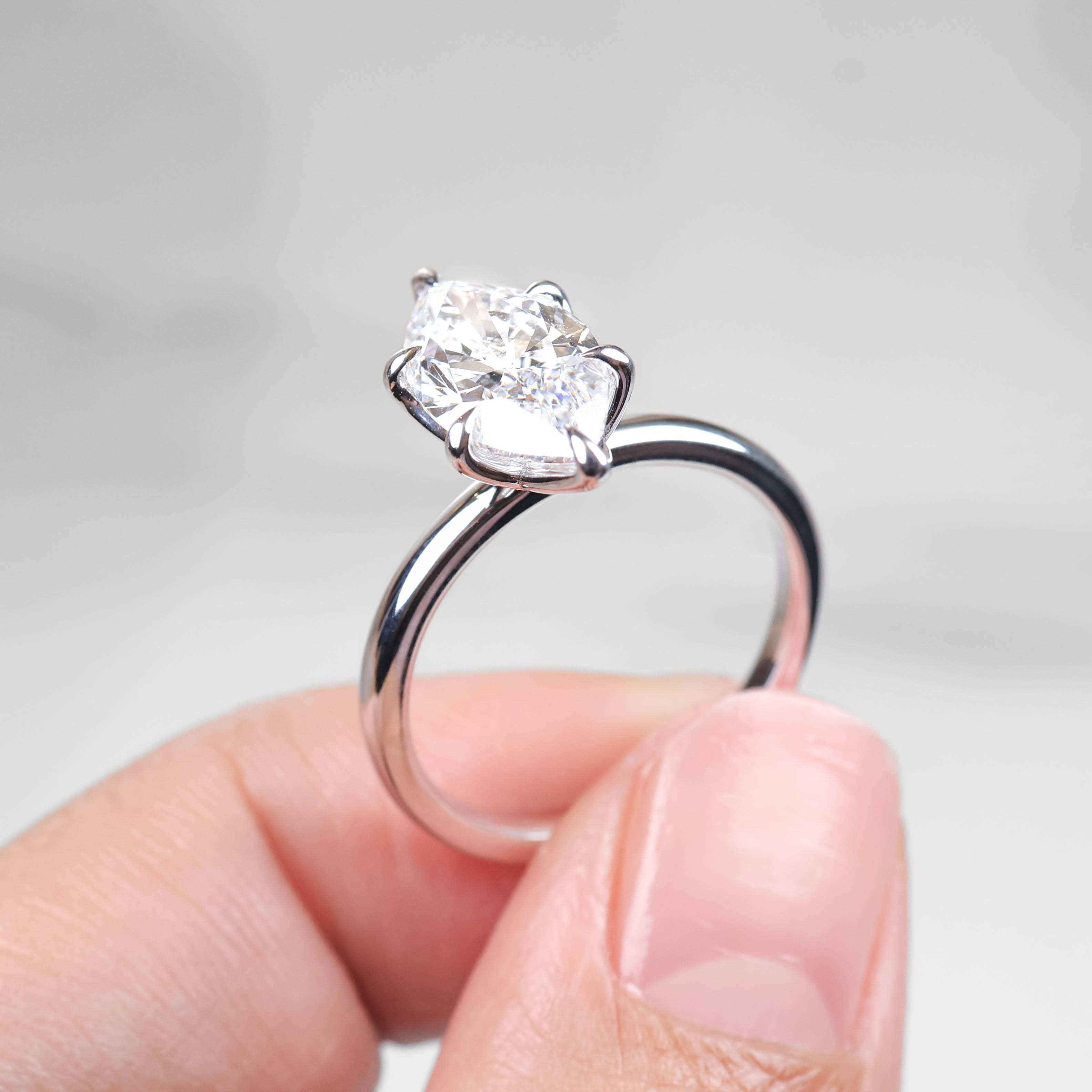 Hedwig Marquise 2-carat White Gold