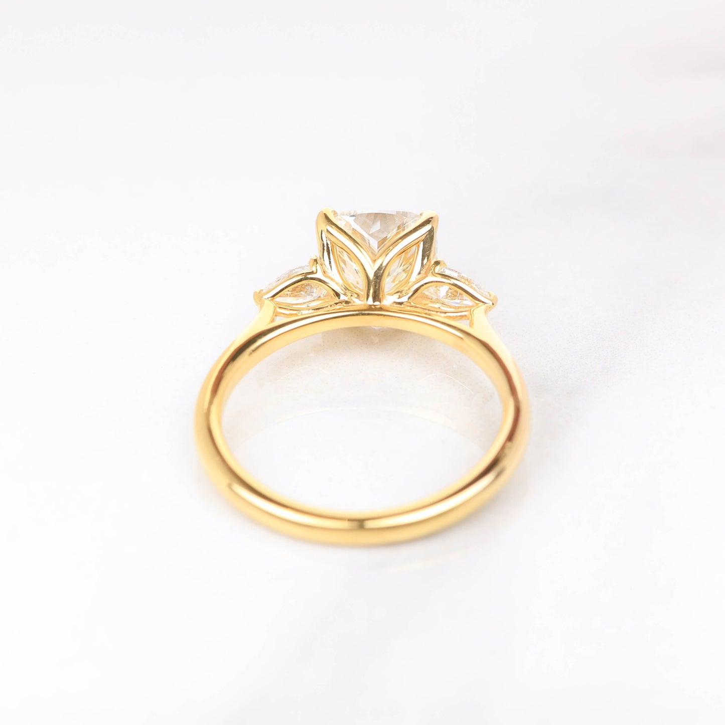 Cressilia Tulip 2-carat Yellow Gold