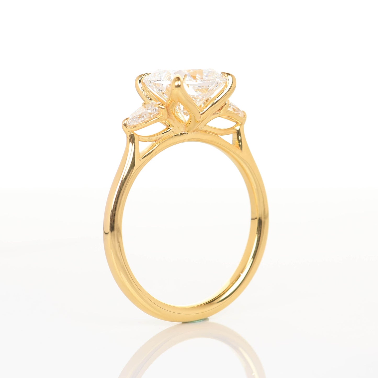 Cressilia Tulip 2-carat Yellow Gold