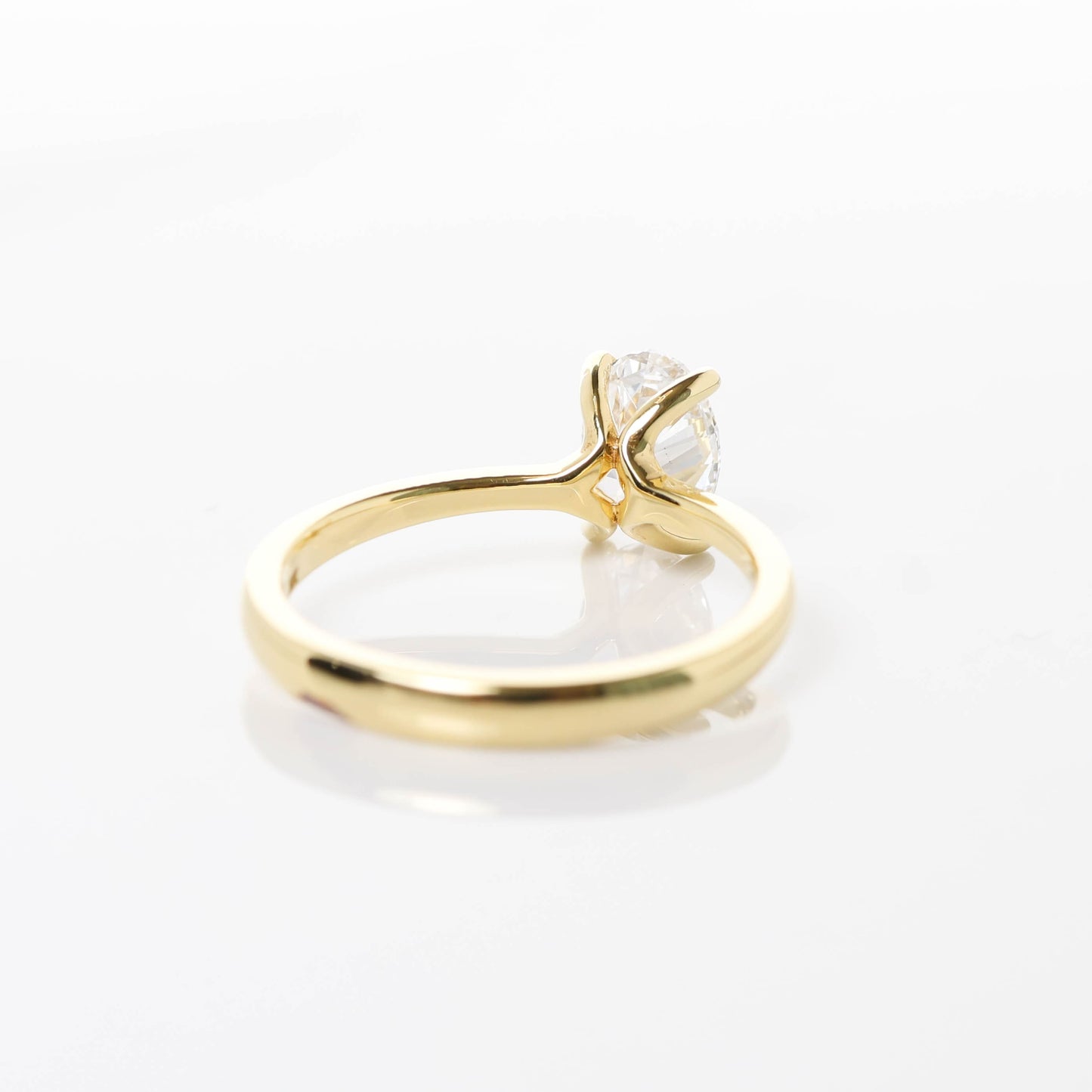 Iago Oval 1-carat Yellow Gold