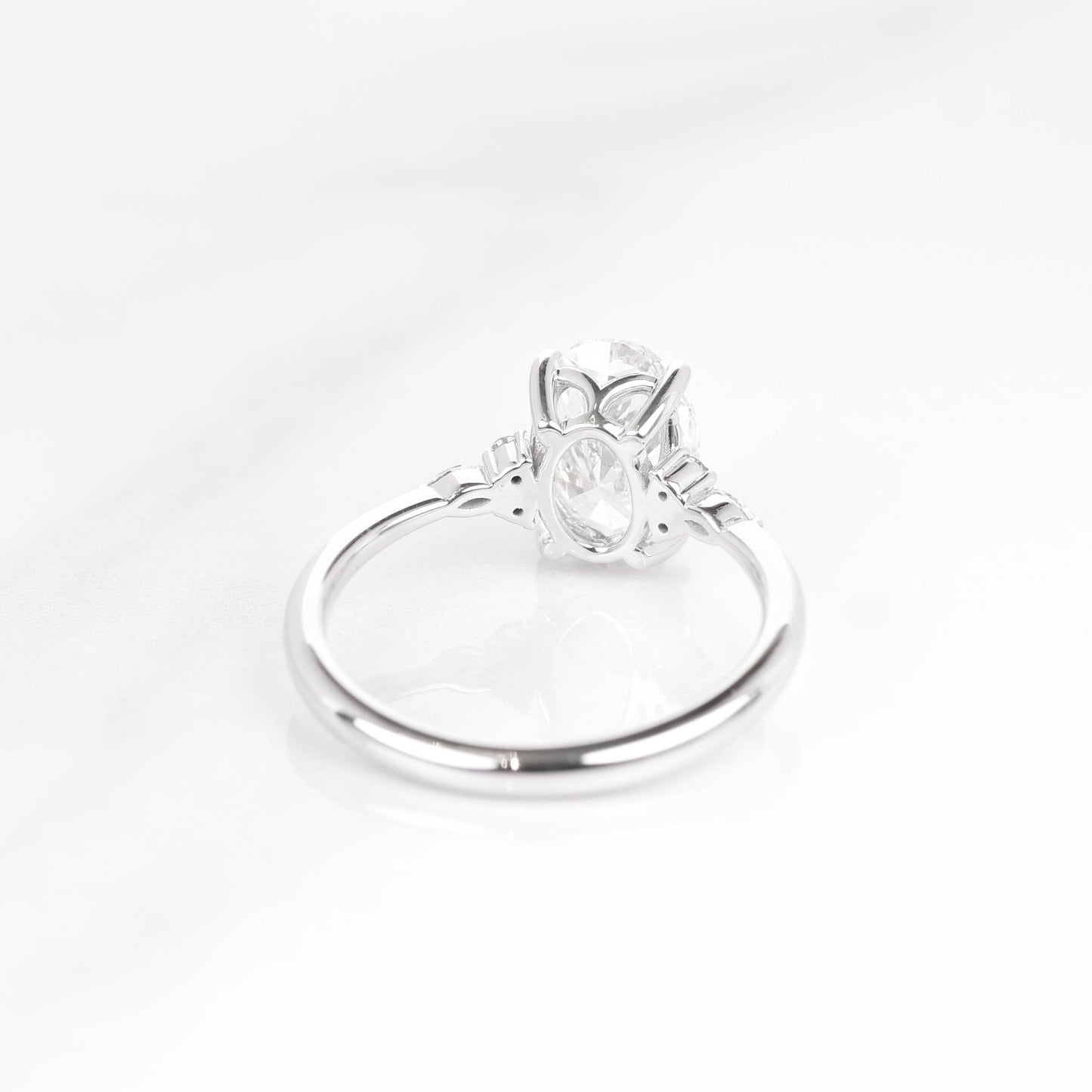 Peregrine Oval 2-carat White Gold