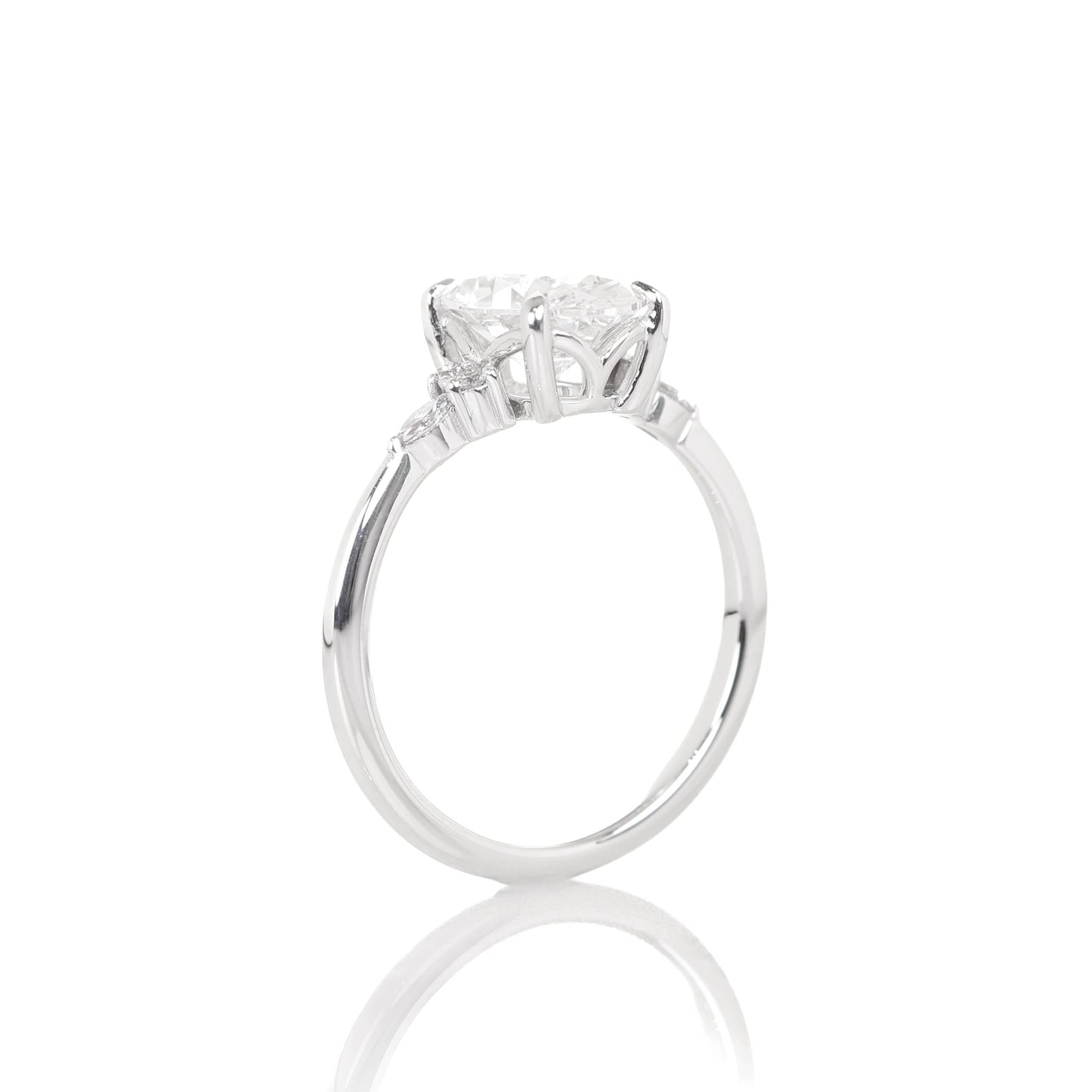 Peregrine Oval 2-carat White Gold