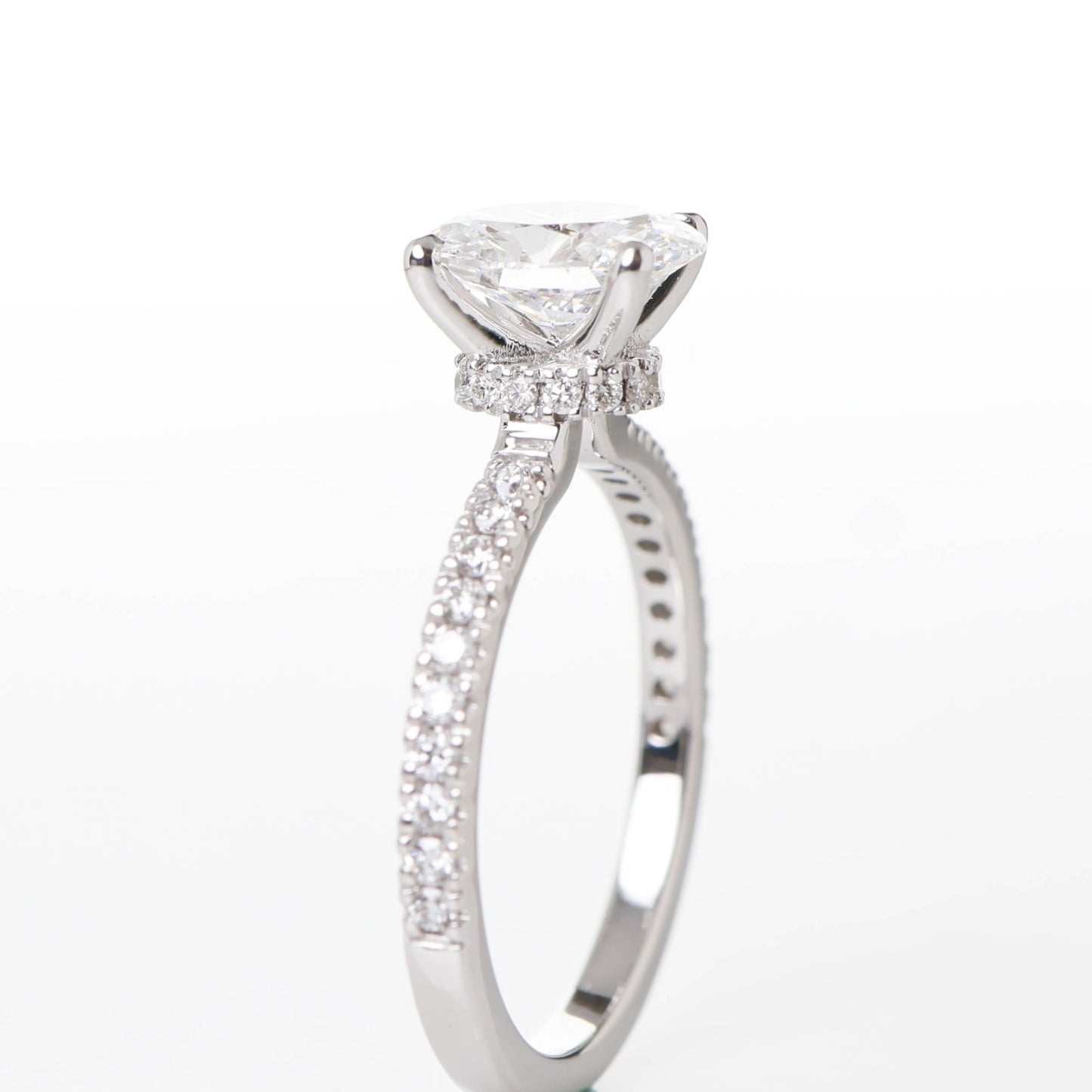 Altaria Oval 1-carat White Gold