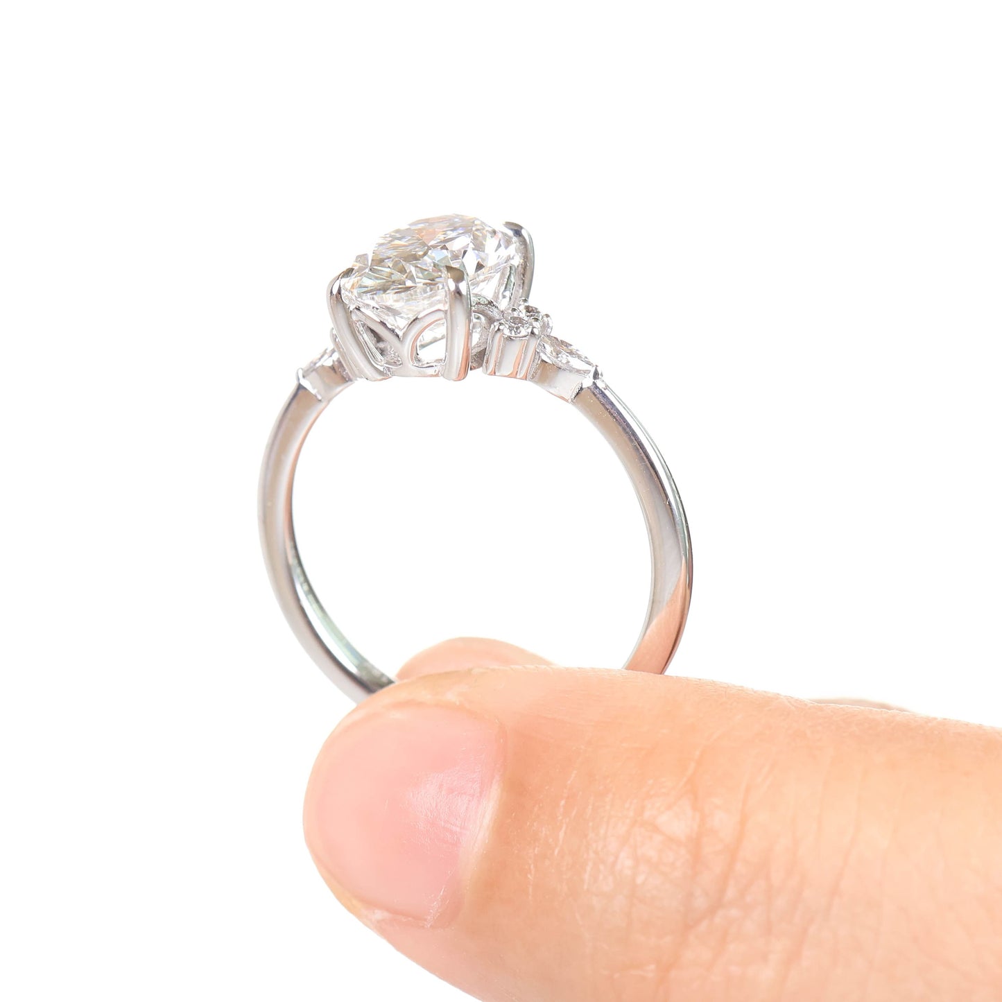 Peregrine Oval 2-carat White Gold