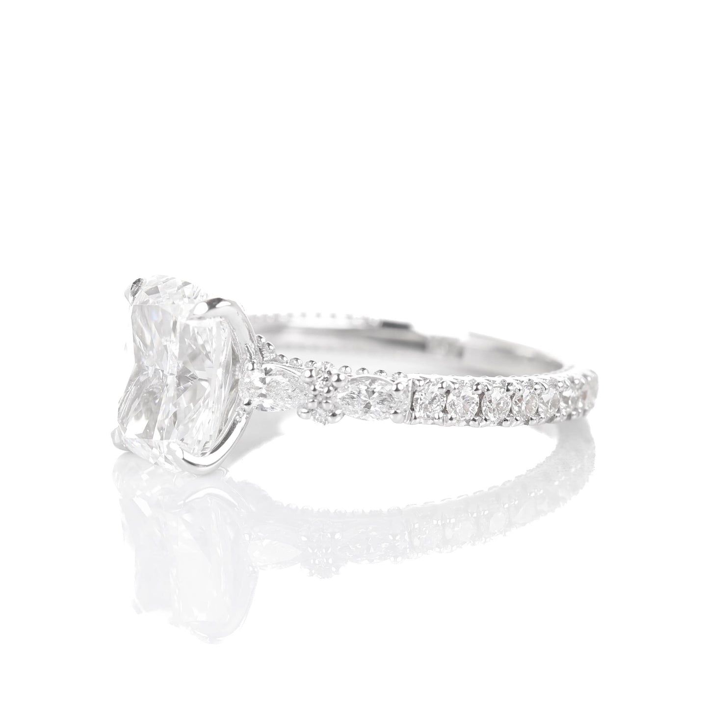 Munia Elongated Cushion 2-carat White Gold