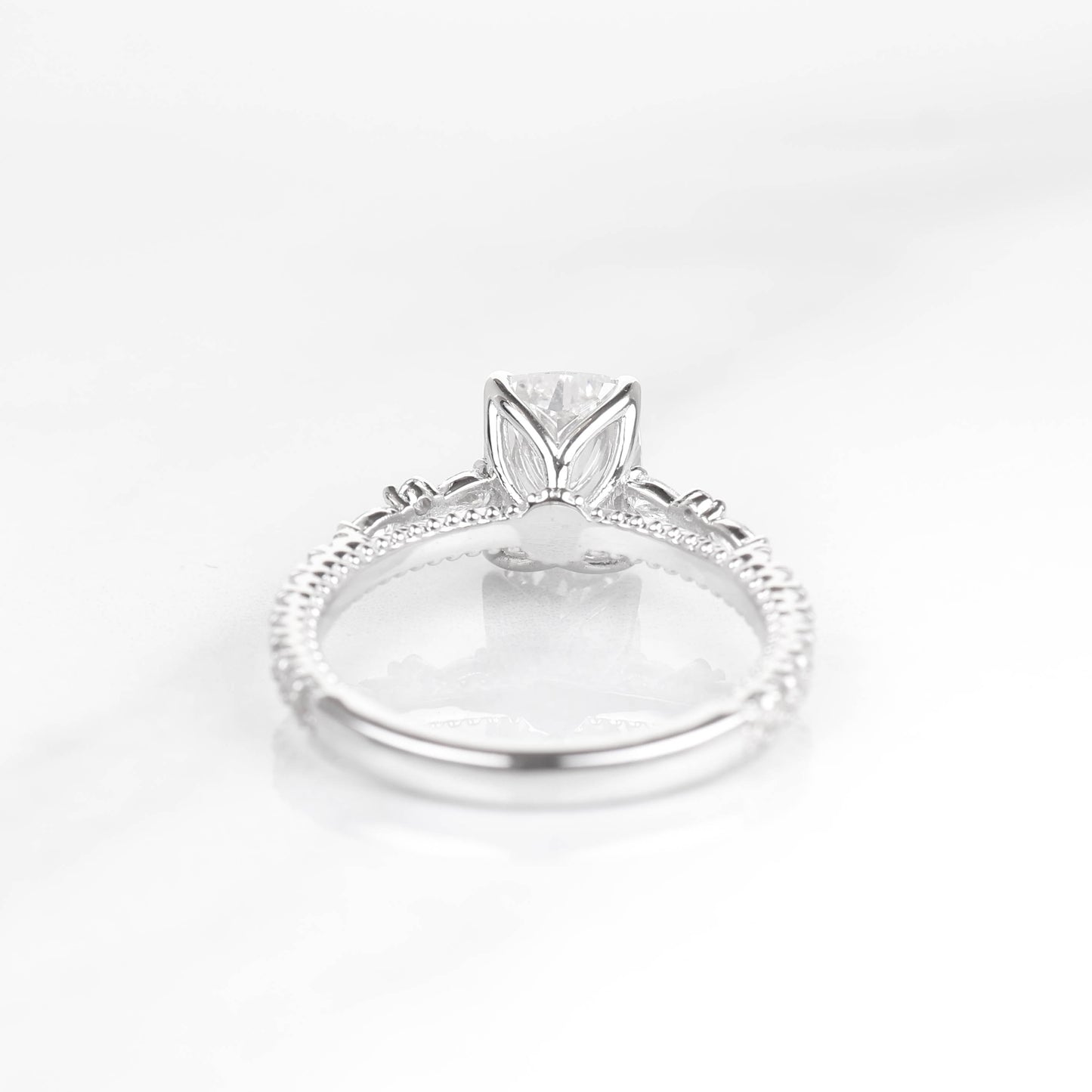 Munia Elongated Cushion 2-carat White Gold