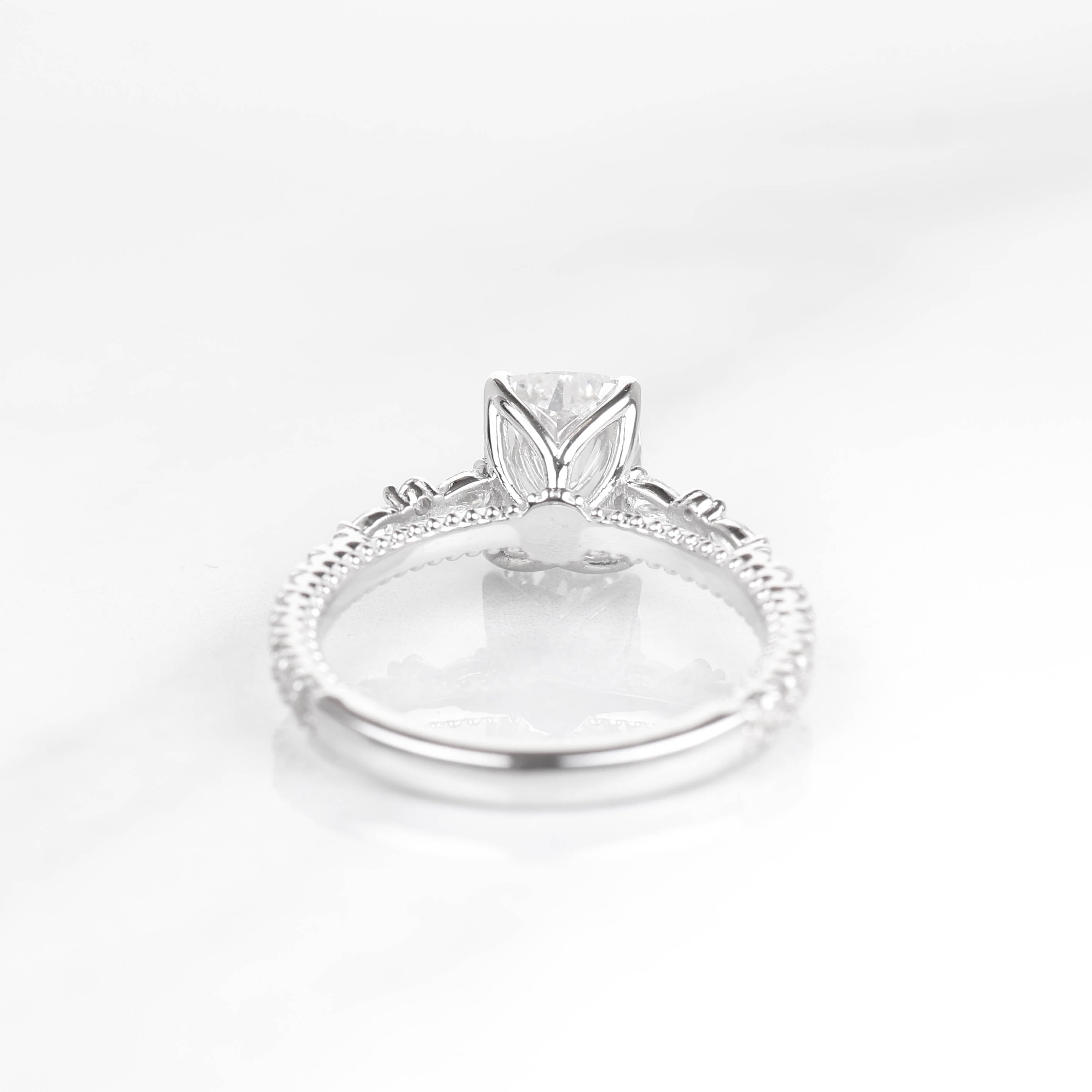 Munia Elongated Cushion 2-carat White Gold