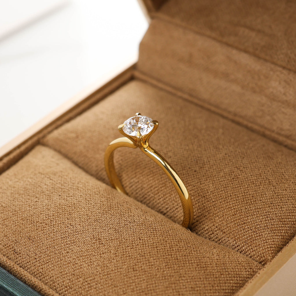 Delicate Iago 0.50-carat Yellow Gold