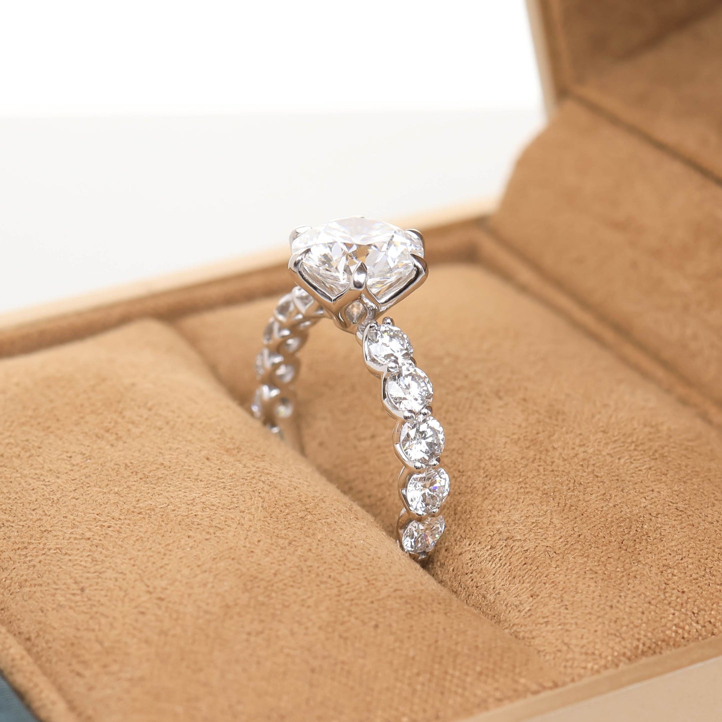 Serin 2-carat White Gold