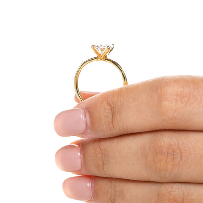 Hedwig Oval 2-carat Yellow Gold