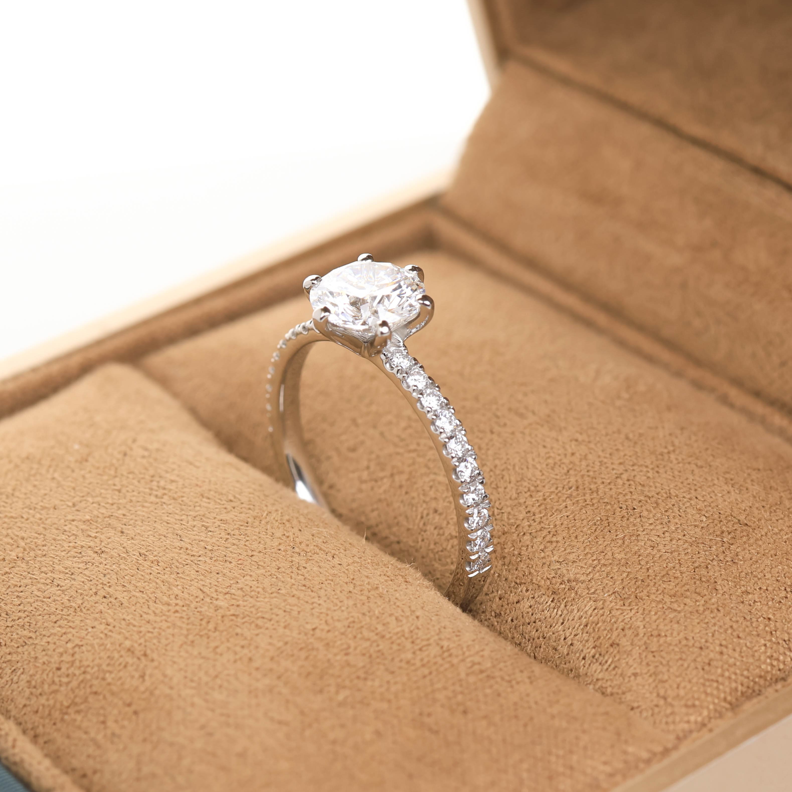 Delicate Blythe 1-carat 950 Platinum