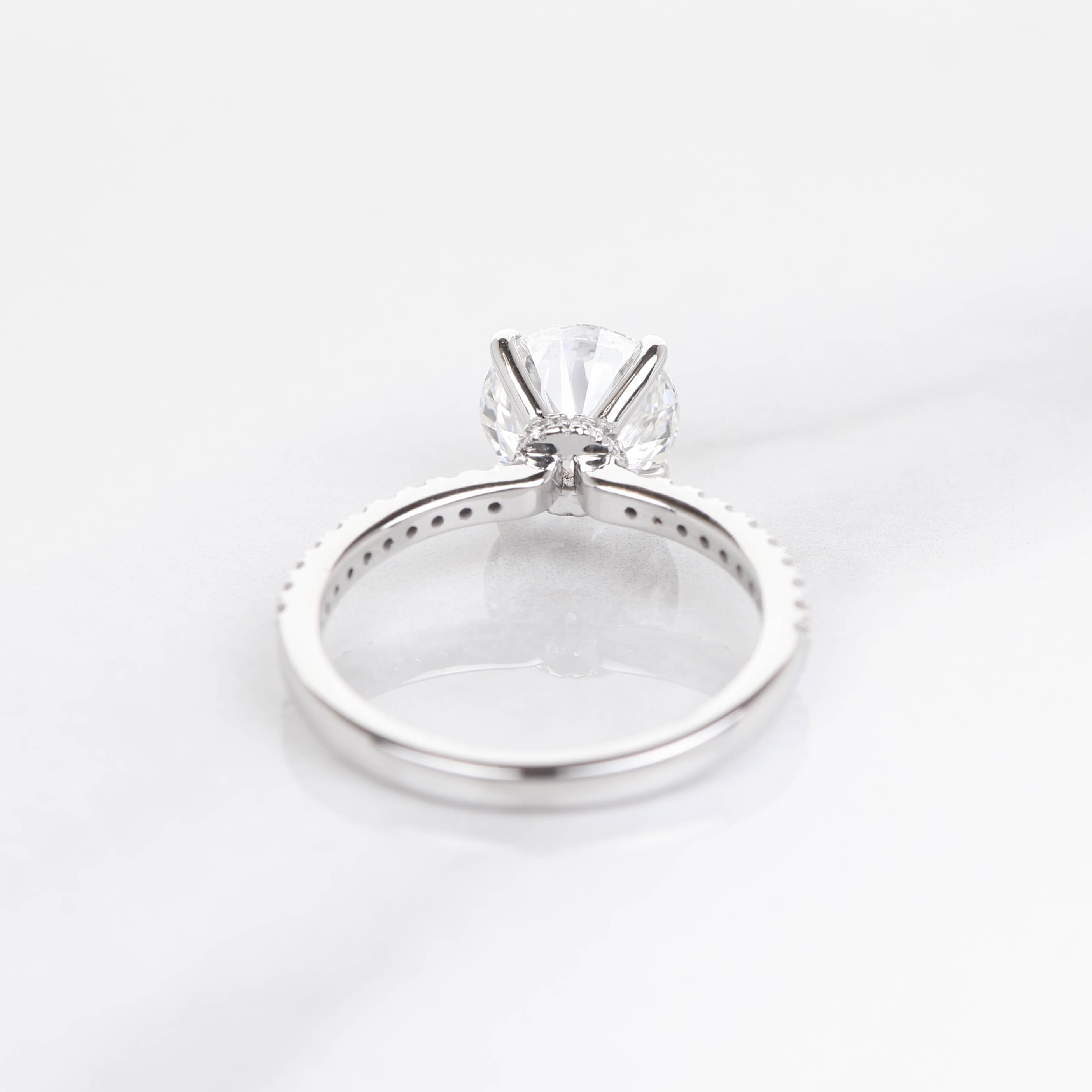 Altaria 2-carats White Gold