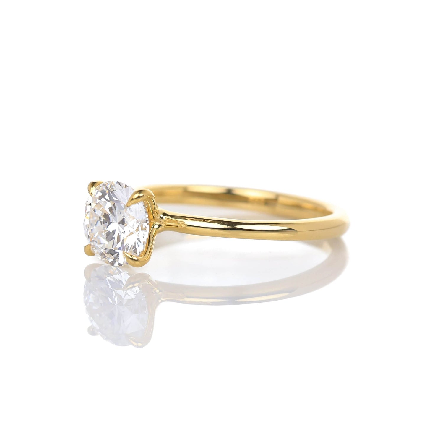 Delicate Iago 1-carat Yellow Gold