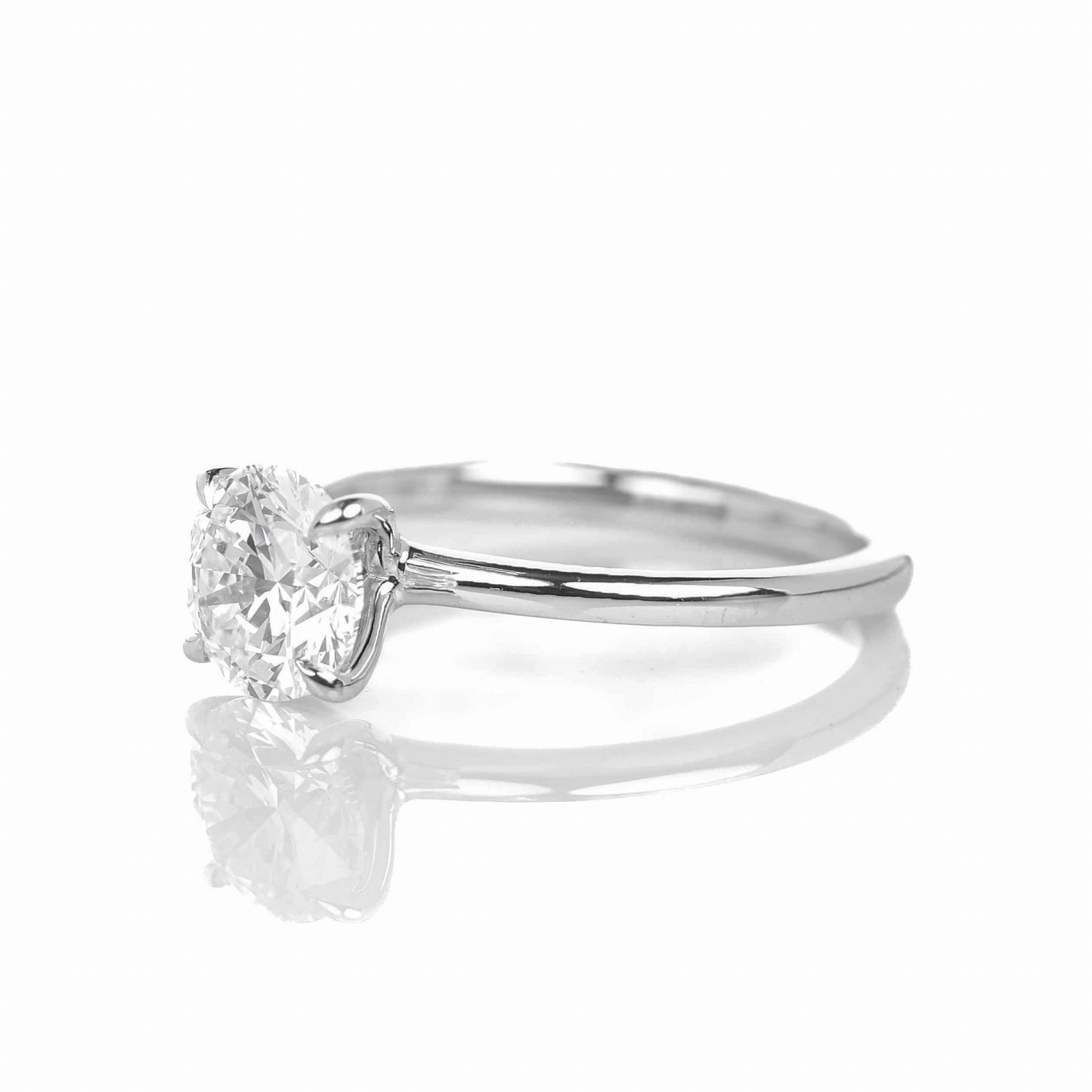 Delicate Iago 1-carat White Gold